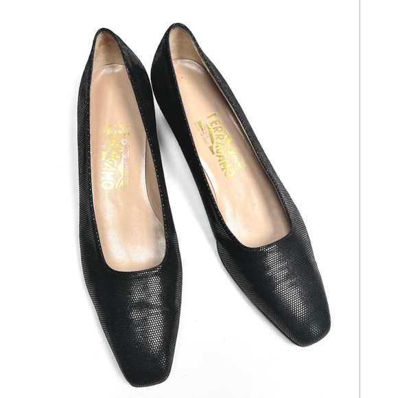 Ferragamo Womans Pumps Black Textured Heels Size 9.5 AA Narrow - Picture 2 of 7